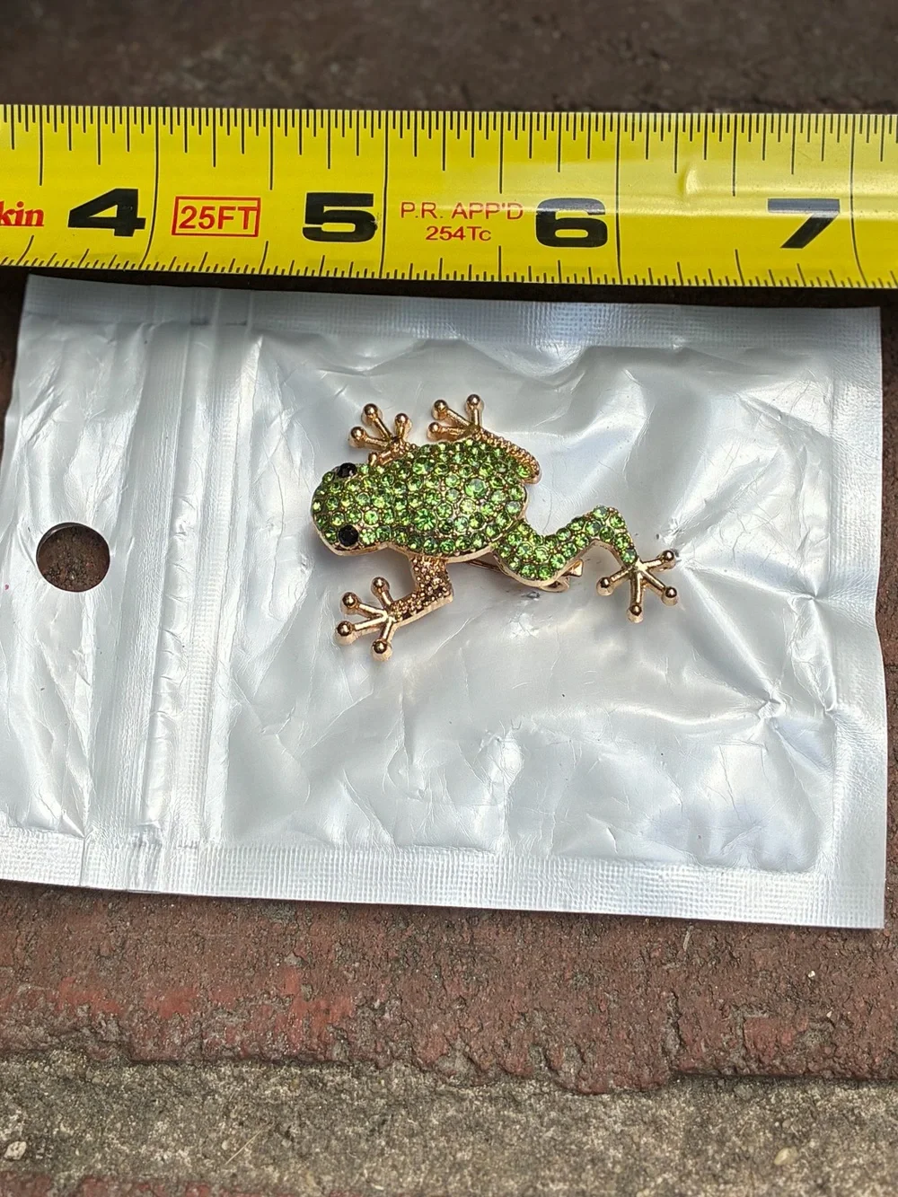 🐸 Gold-Tone Green Rhinestone Frog Pin Brooch- Reptile Habitat Accent